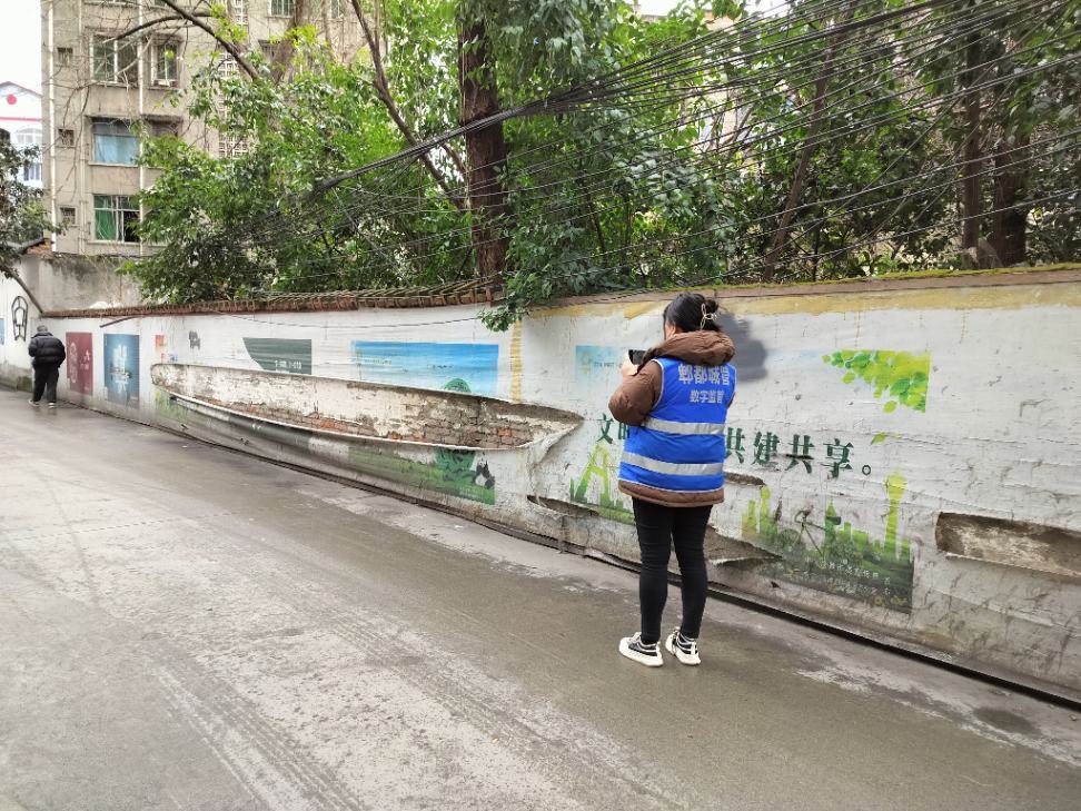 智慧城管助力城市“顏值”提升，臨街廣告安全隱患無(wú)處遁形