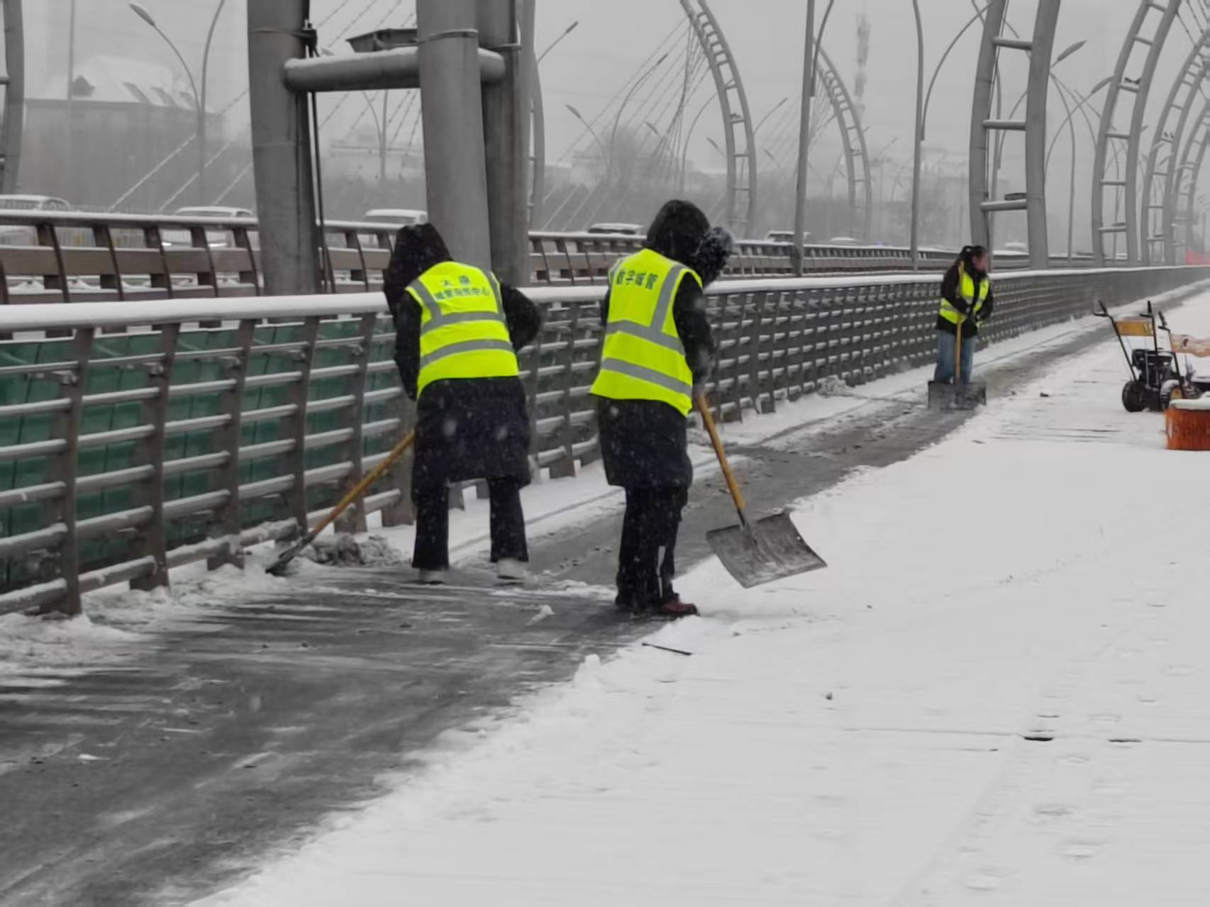 風(fēng)雪無(wú)阻，情暖南內環(huán)